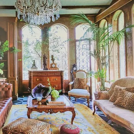 Royal Worthy Luxury Estate The Crown Filming Set *